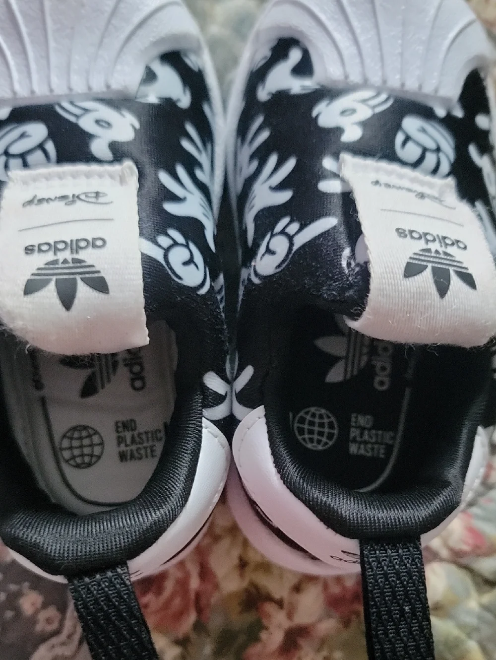 Adidas Disney Black & White Kids Slip-On Sneakers Mickey Mouse Hands 4 Infant